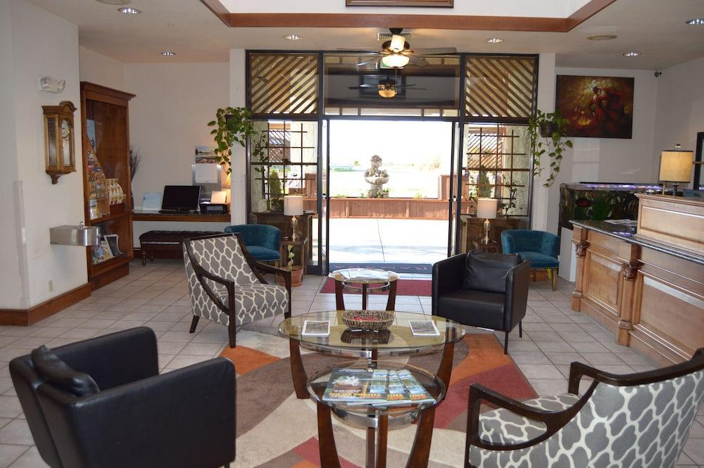 מלון Ramada By Wyndham ארקטה מראה חיצוני תמונה