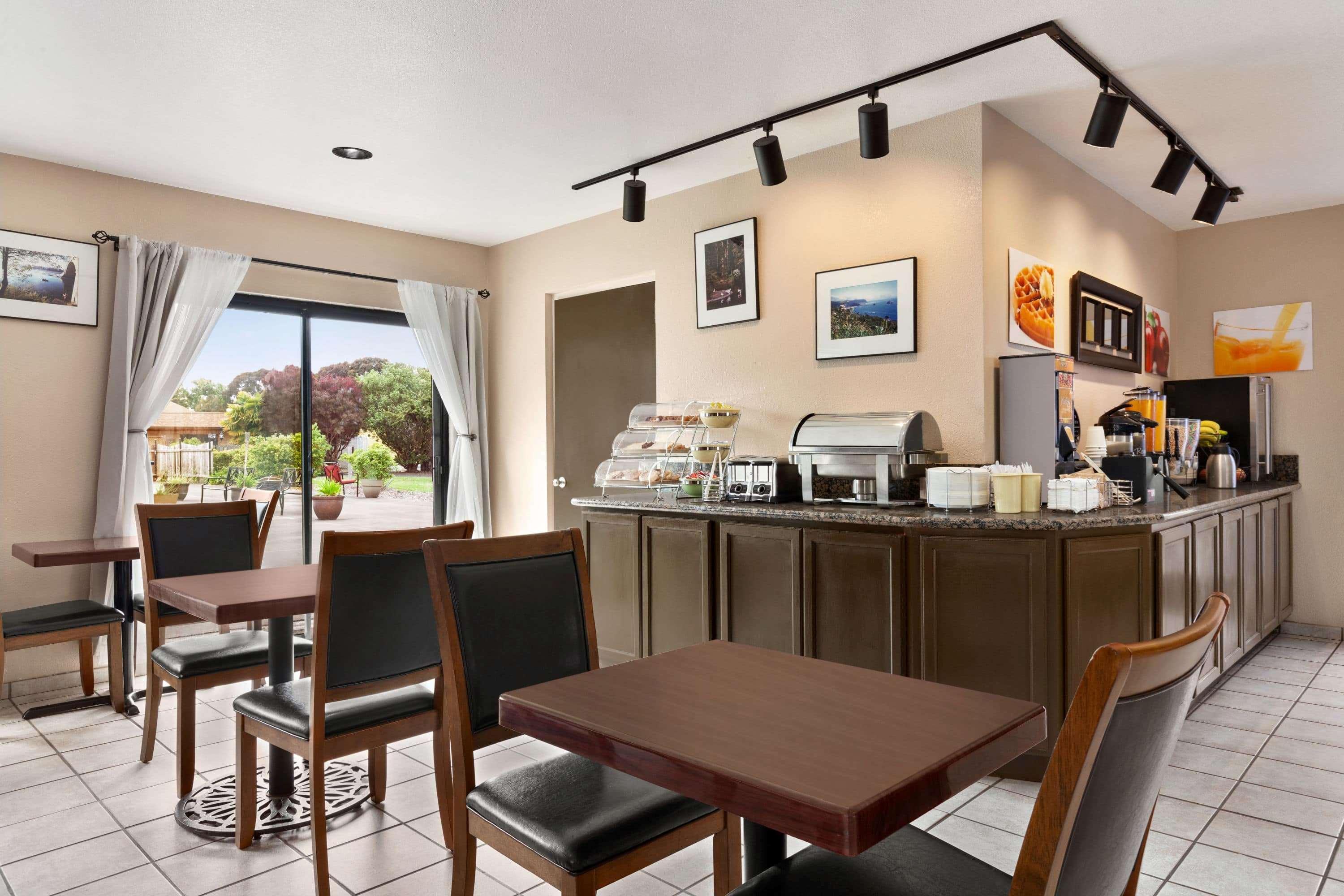 מלון Ramada By Wyndham ארקטה מראה חיצוני תמונה