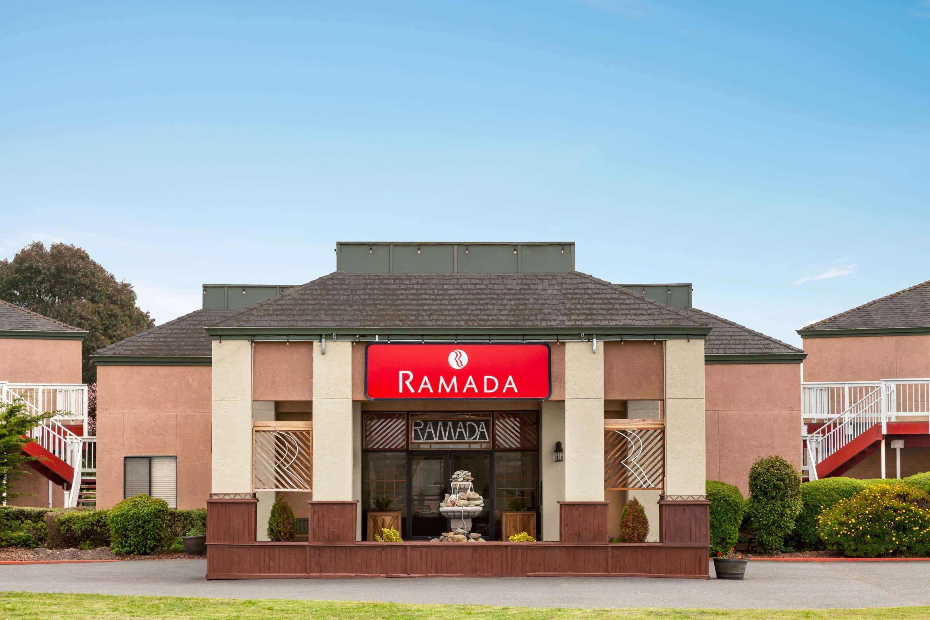 מלון Ramada By Wyndham ארקטה מראה חיצוני תמונה