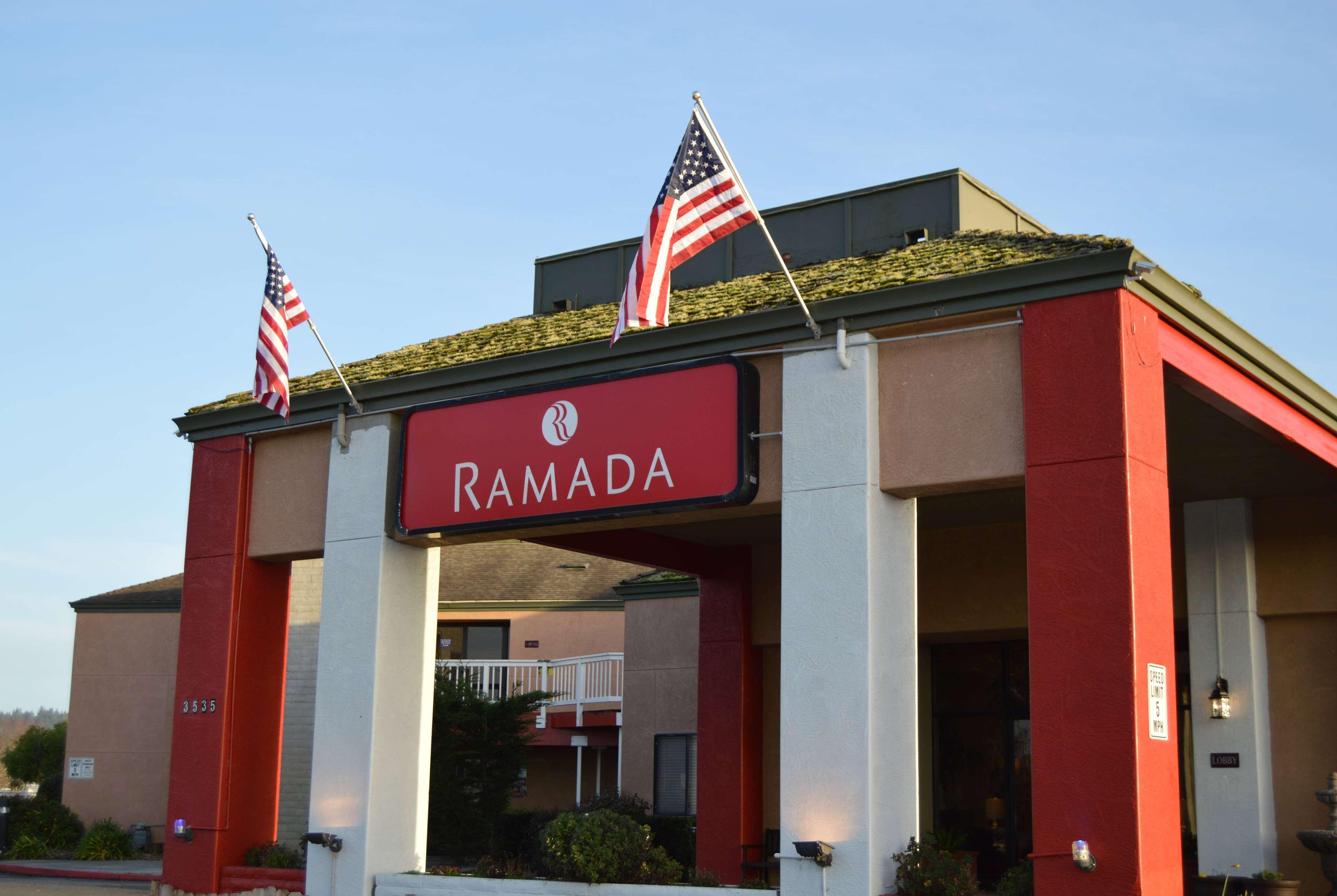 מלון Ramada By Wyndham ארקטה מראה חיצוני תמונה