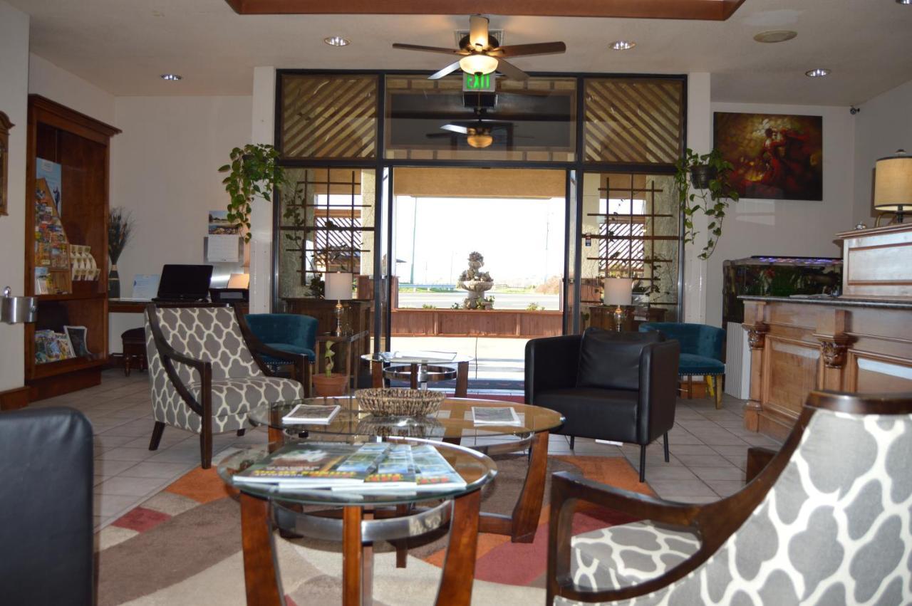 מלון Ramada By Wyndham ארקטה מראה חיצוני תמונה