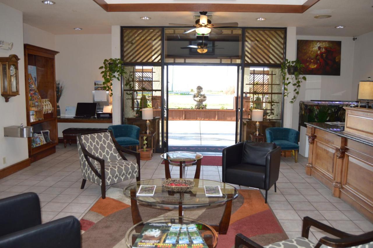 מלון Ramada By Wyndham ארקטה מראה חיצוני תמונה